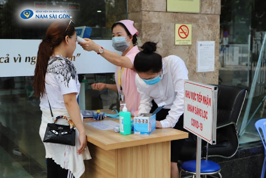 SÀNG LỌC NGHIÊM NGẶT 100% KHÁCH HÀNG VÀ CÁN BỘ Y TẾ KHI ĐẾN BỆNH VIỆN